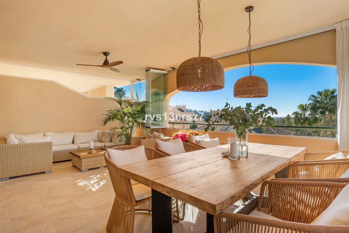 Middle Floor Apartment in Elviria — photo 7 of 10