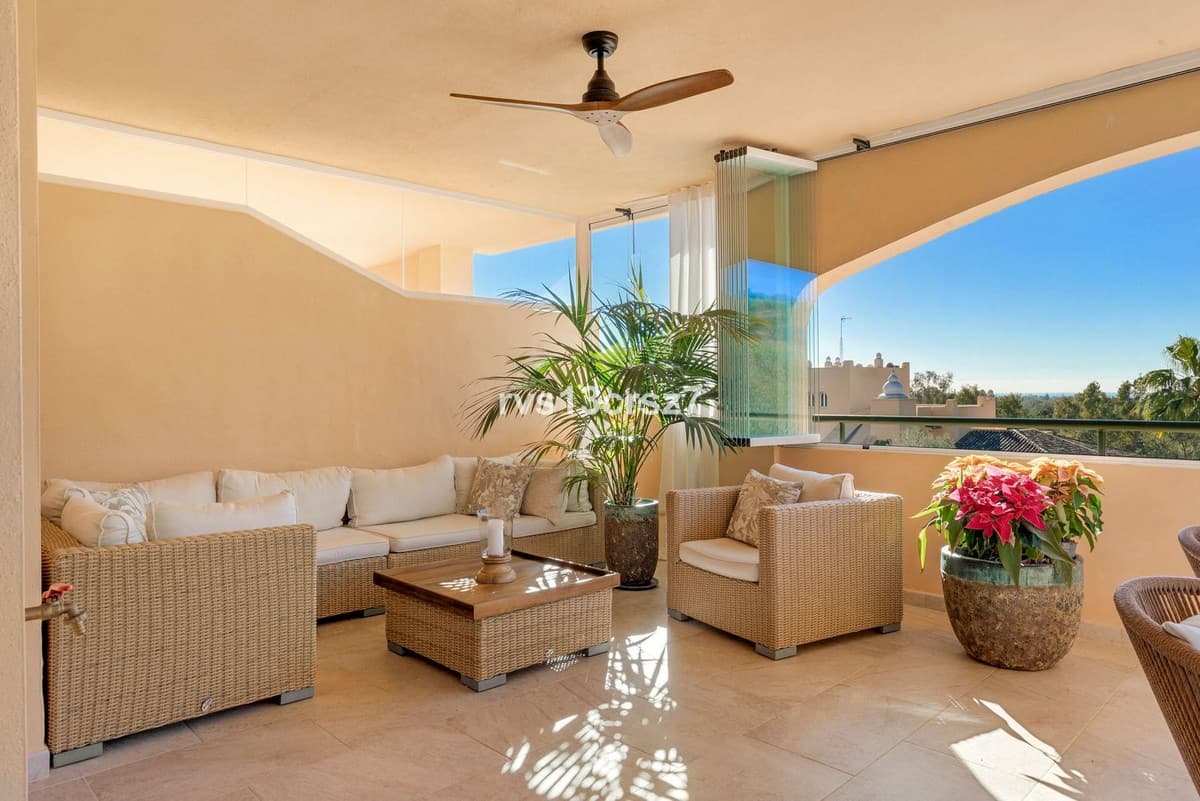 Middle Floor Apartment in Elviria — photo 8 of 10