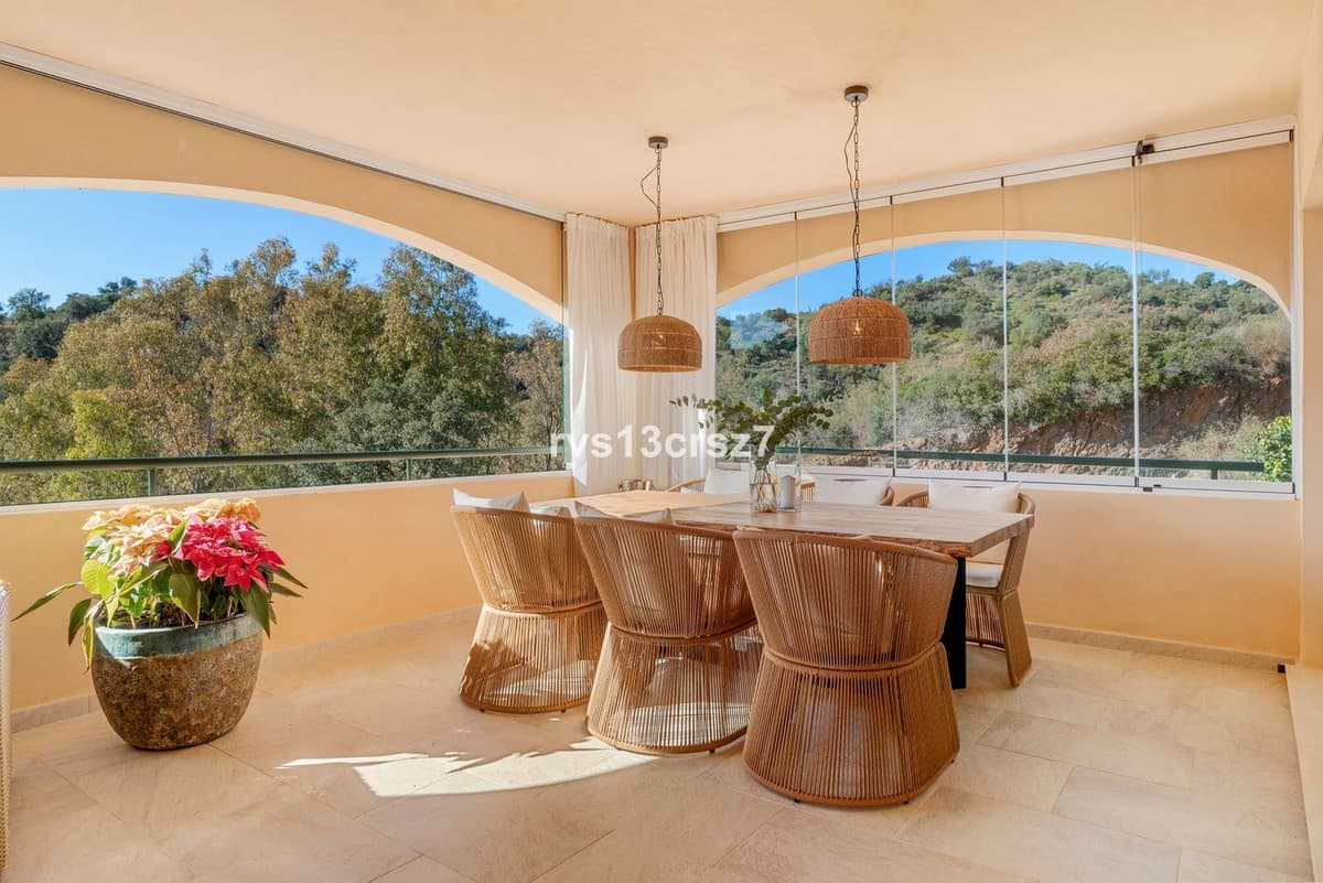 Middle Floor Apartment in Elviria — photo 9 of 10