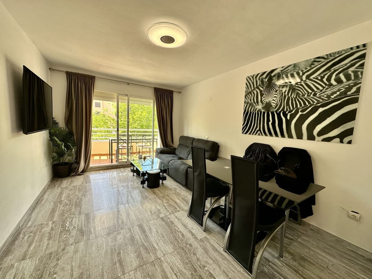 Middle Floor Apartment in The Golden Mile — photo 2 of 10