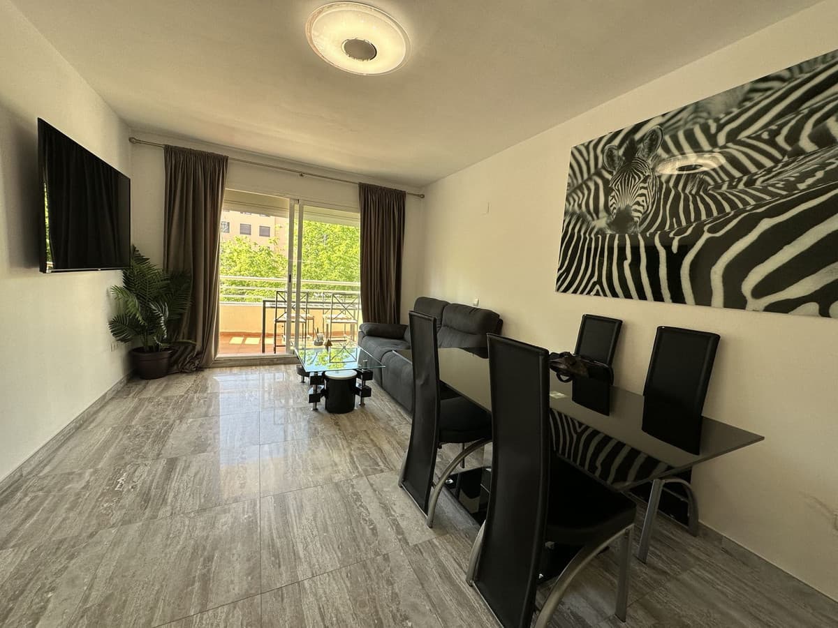 Middle Floor Apartment in The Golden Mile — photo 4 of 10