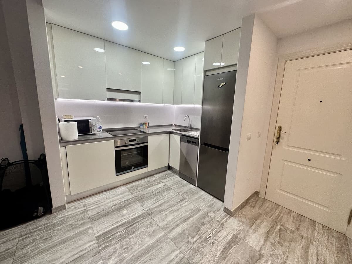 Middle Floor Apartment in The Golden Mile — photo 6 of 10