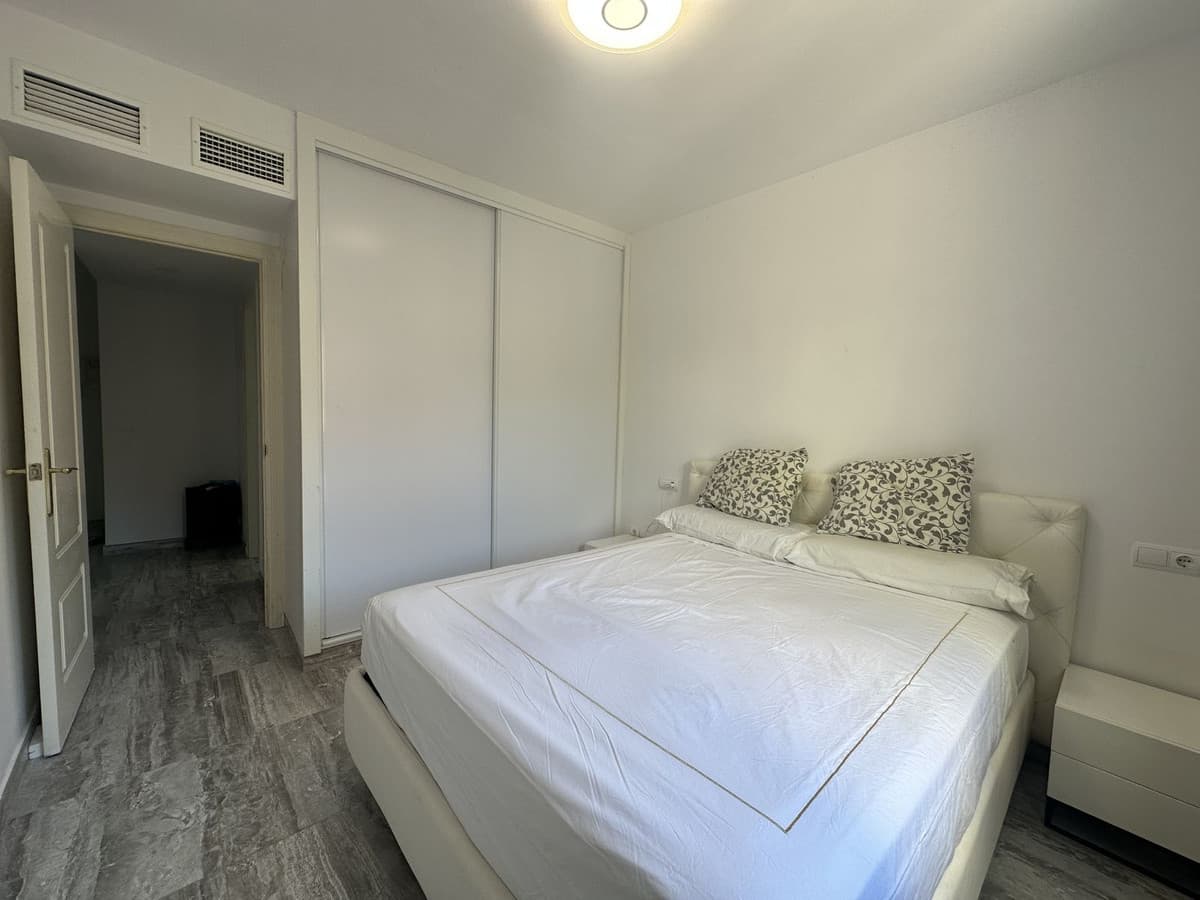 Middle Floor Apartment in The Golden Mile — photo 7 of 10