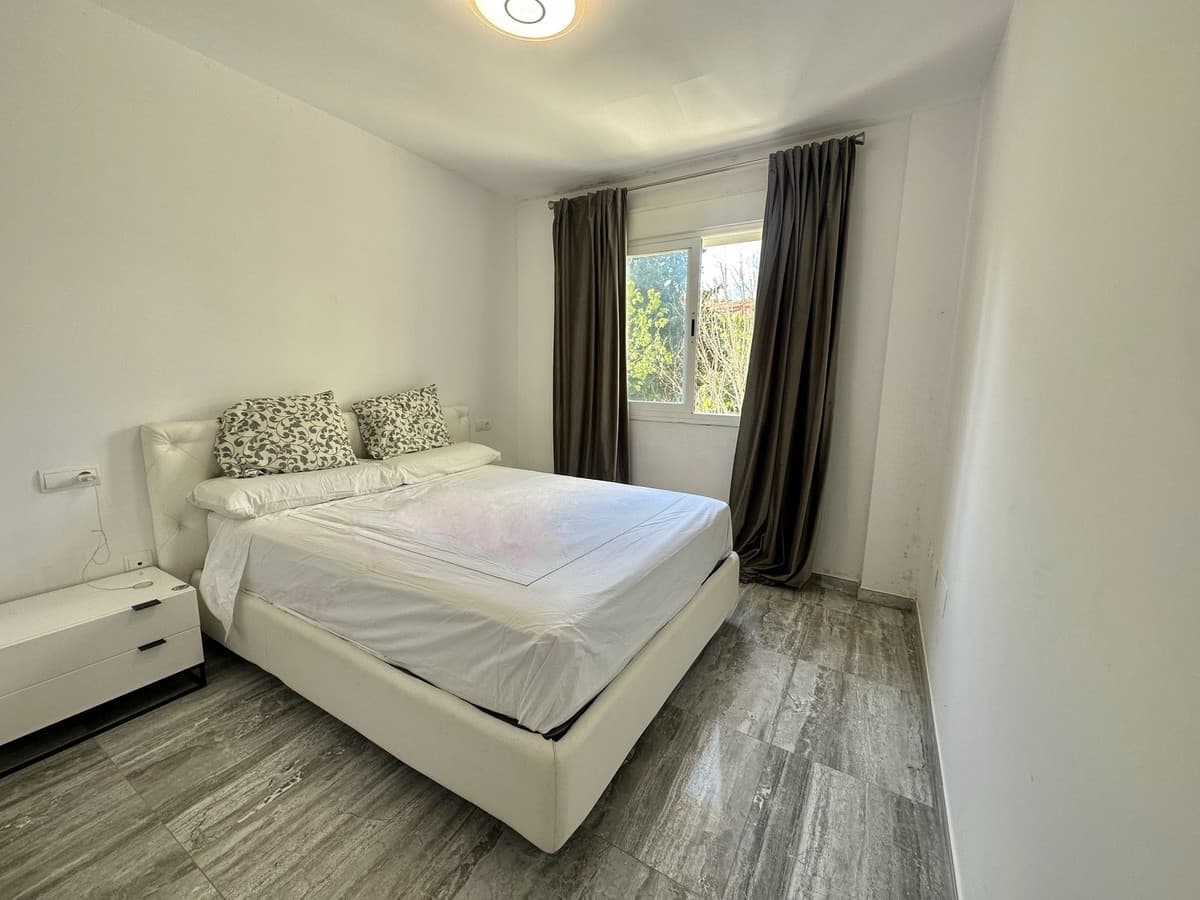 Middle Floor Apartment in The Golden Mile — photo 8 of 10