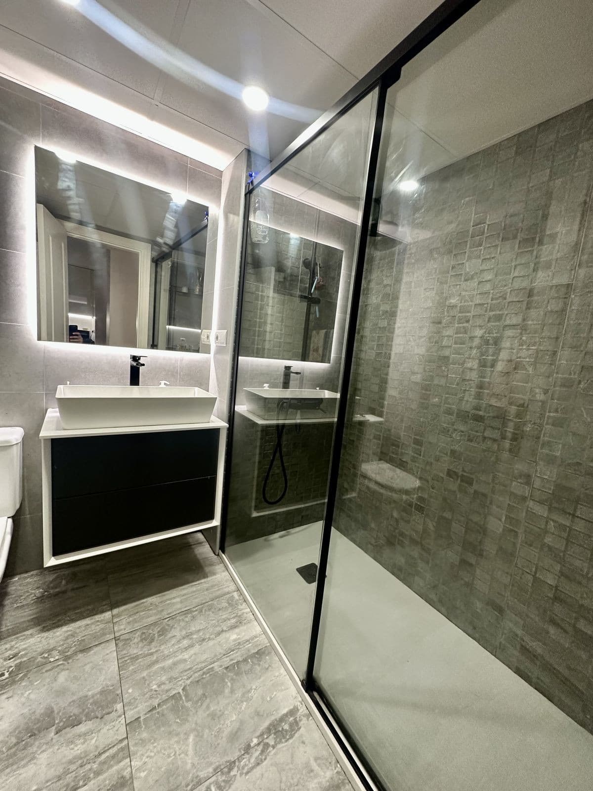 Middle Floor Apartment in The Golden Mile — photo 9 of 10