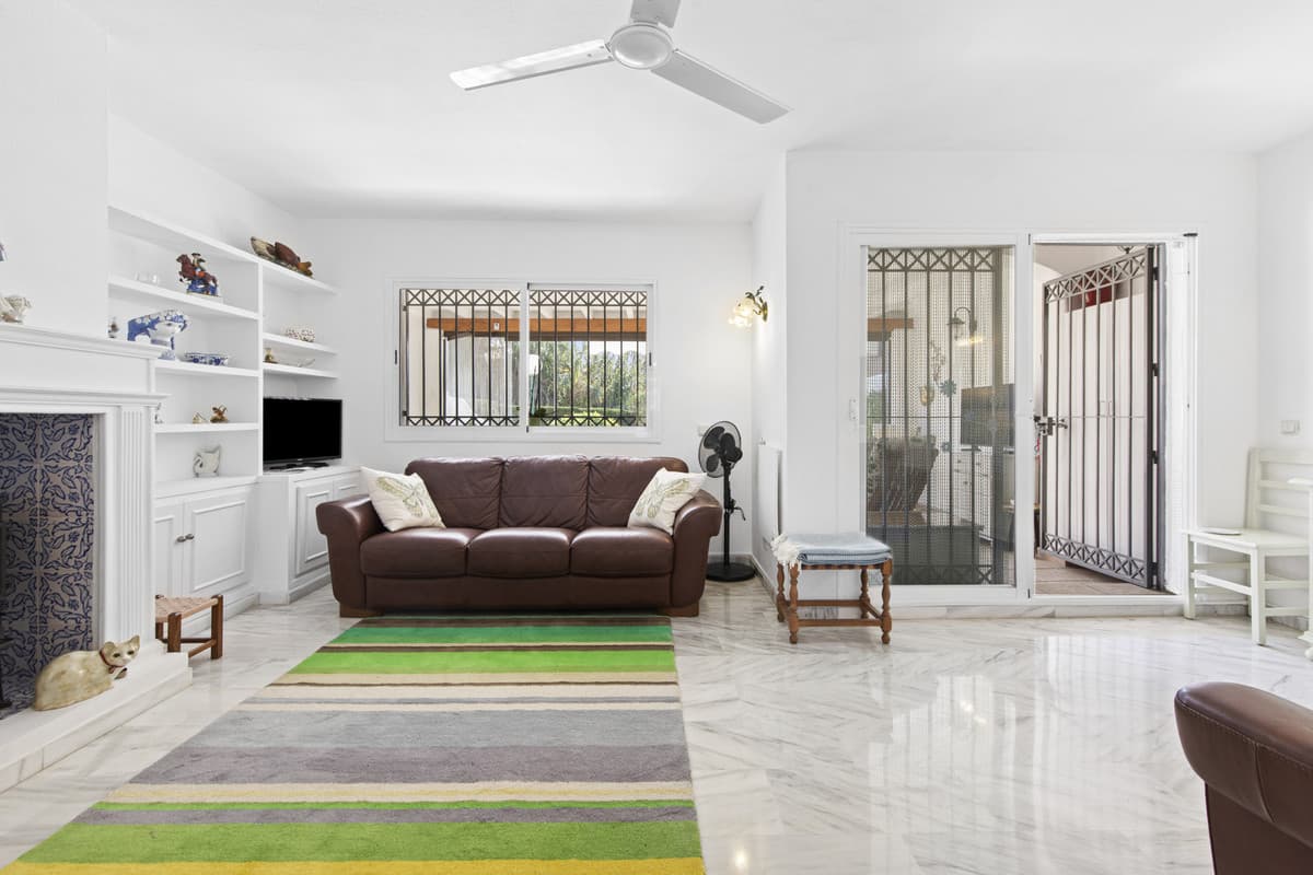 Townhouse in Estepona — photo 2 of 10