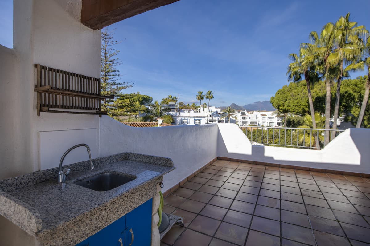 Townhouse in Estepona — photo 3 of 10