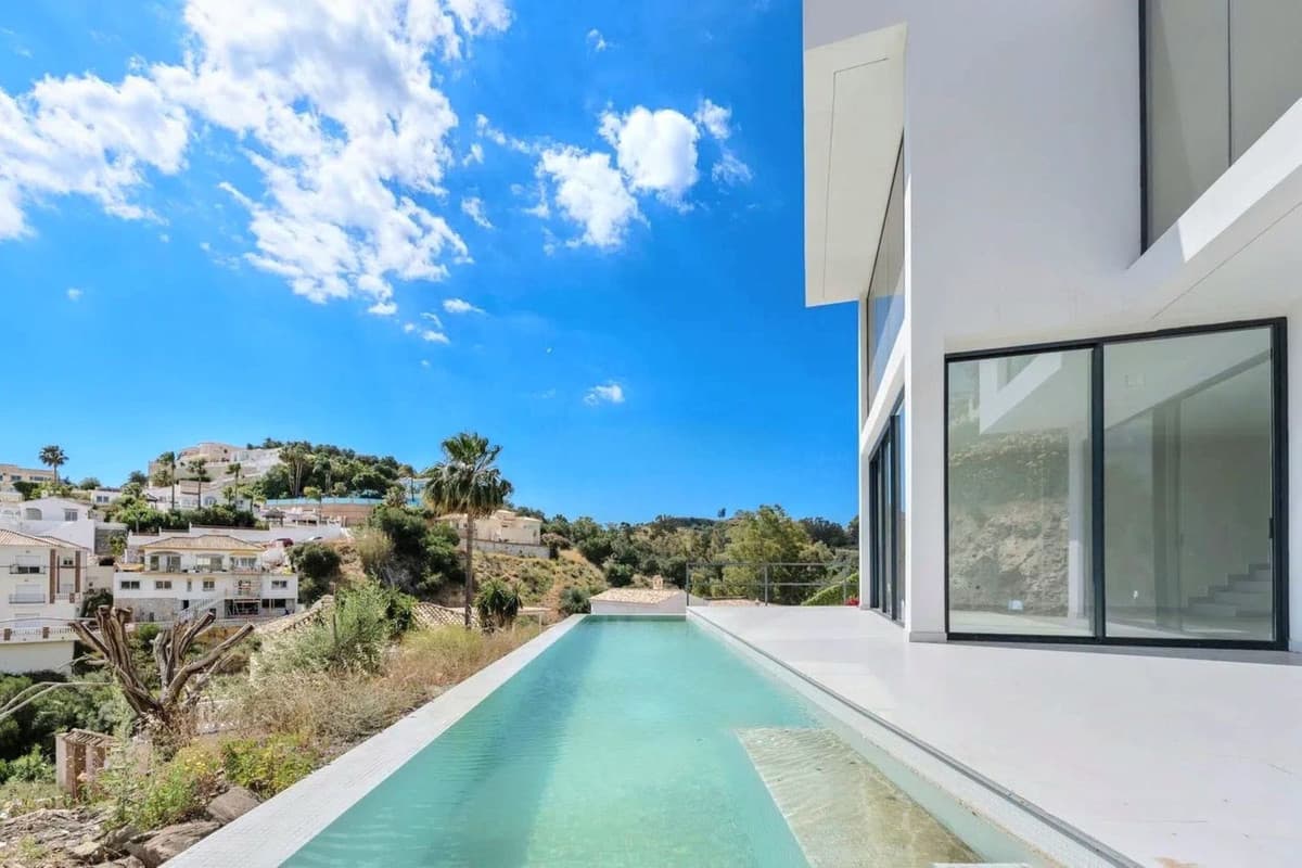 Detached Villa in Cerros del Aguila — photo 1 of 10