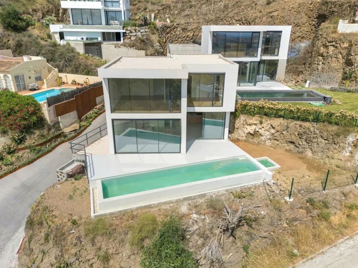 Detached Villa in Cerros del Aguila — photo 4 of 10