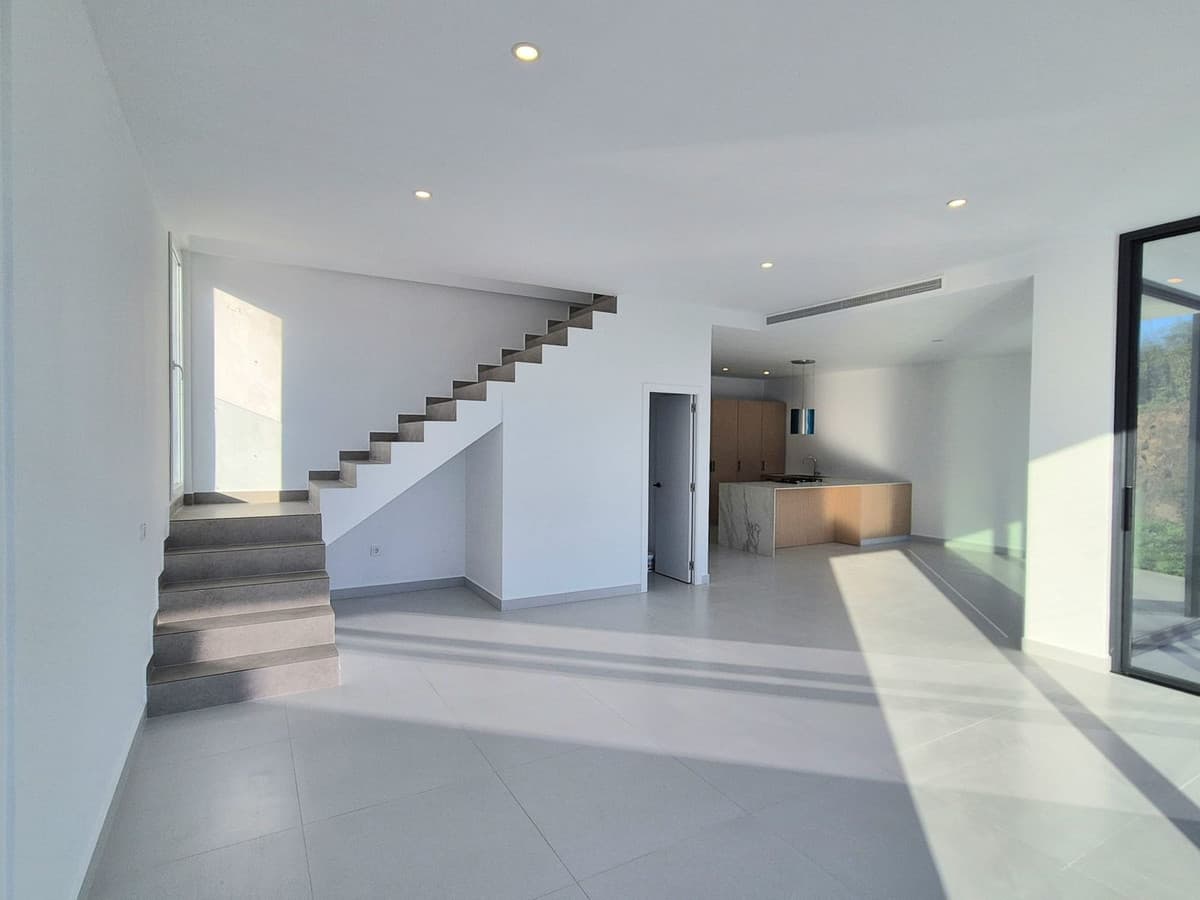 Detached Villa in Cerros del Aguila — photo 5 of 10