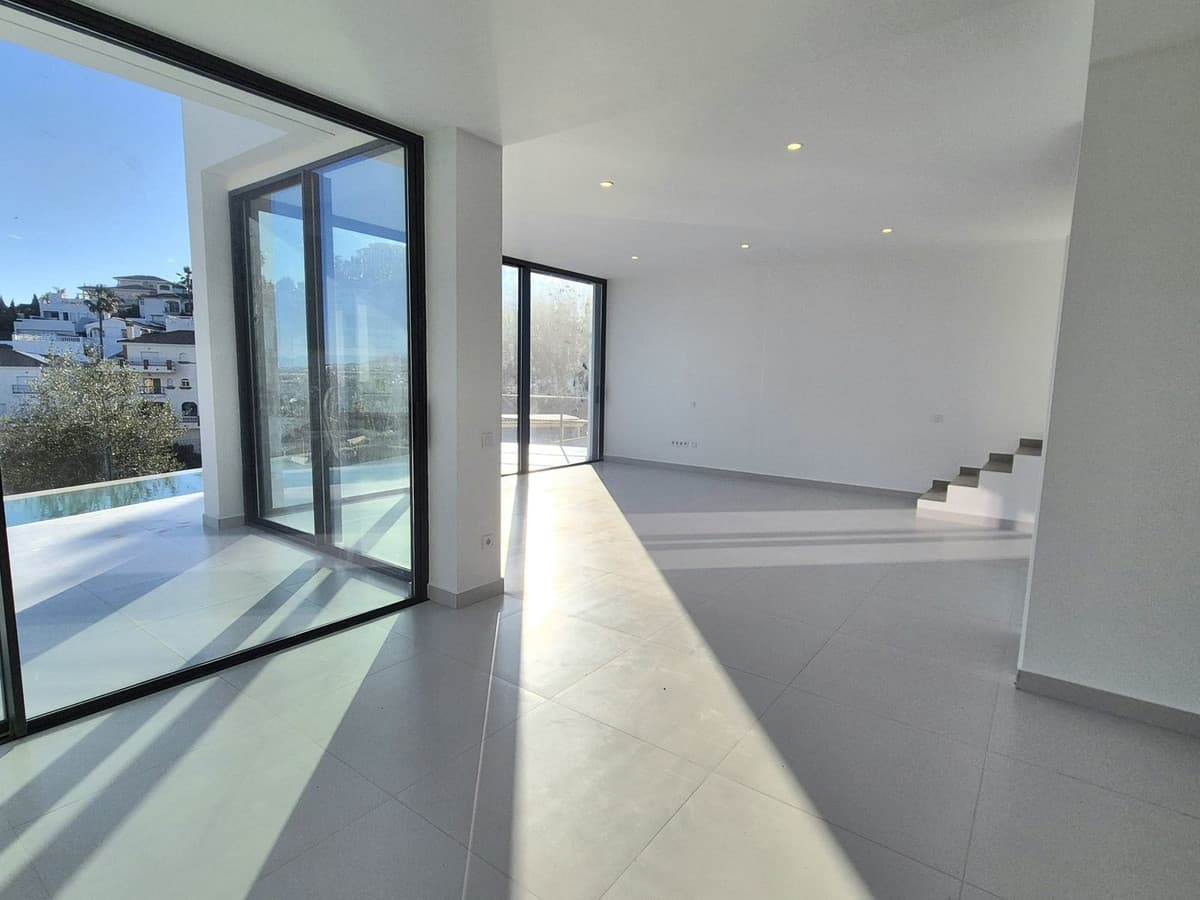 Detached Villa in Cerros del Aguila — photo 8 of 10