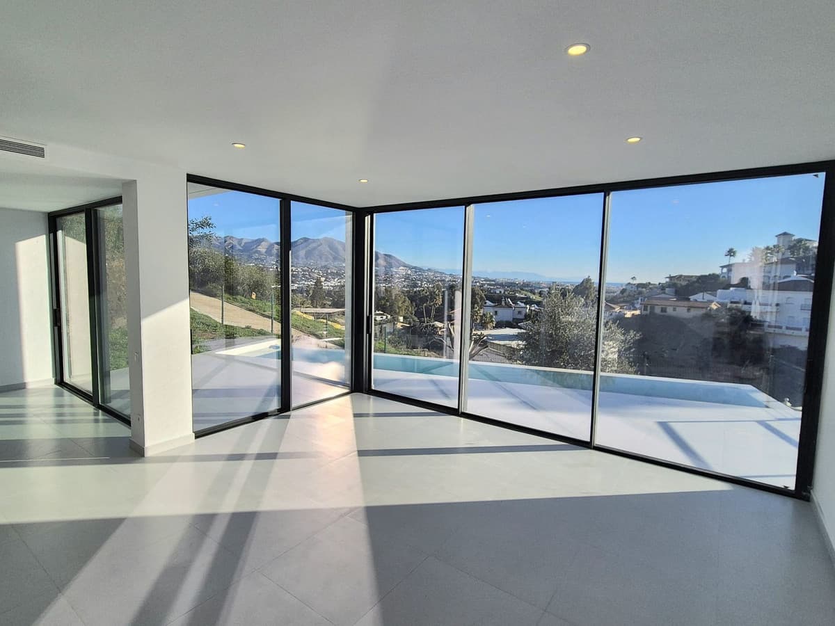 Detached Villa in Cerros del Aguila — photo 9 of 10