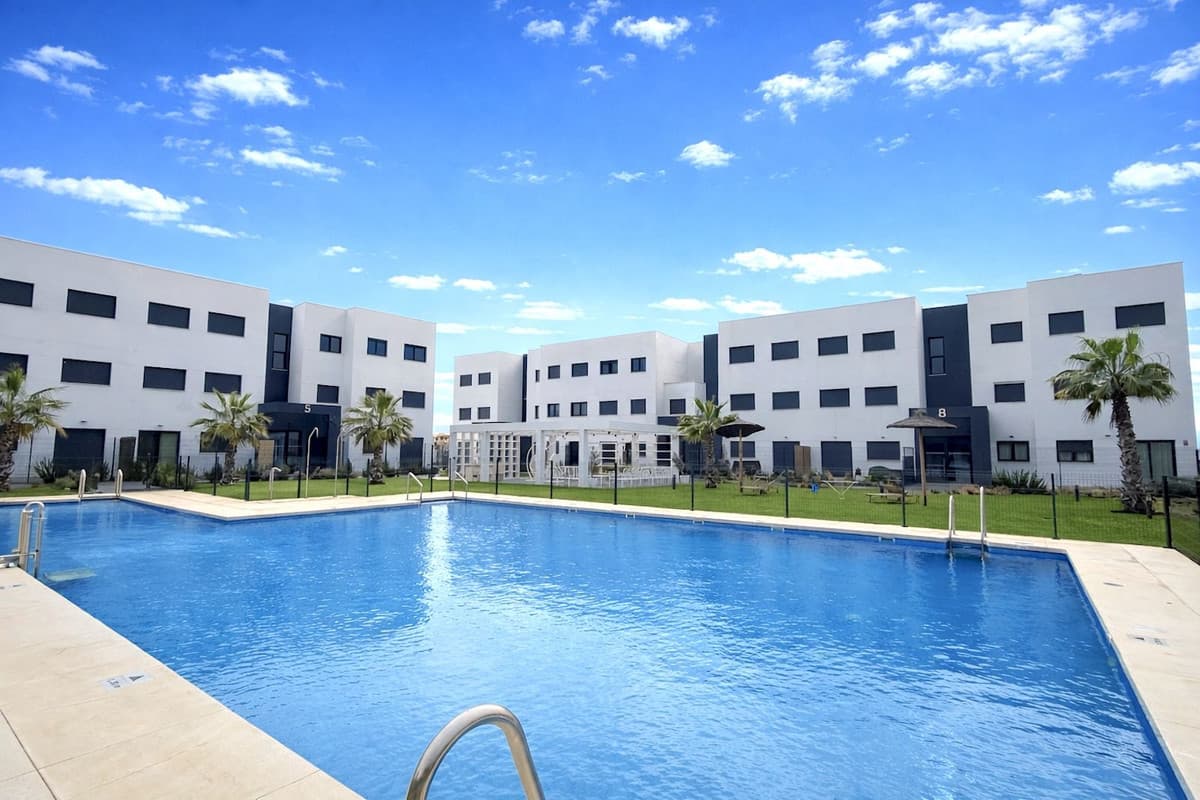 Ground Floor Apartment in Estepona — photo 1 of 10