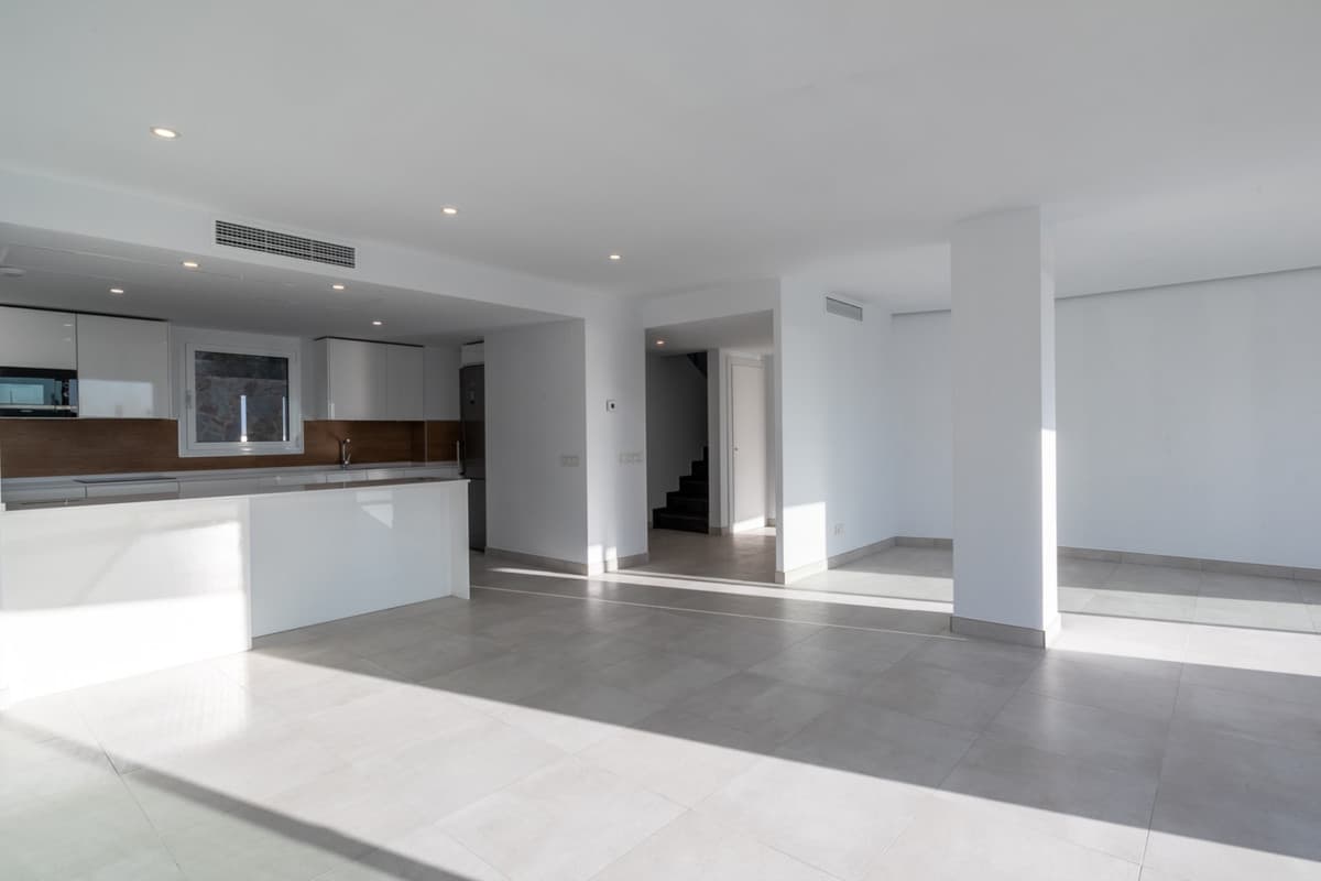 Penthouse in Altos de los Monteros — photo 3 of 10