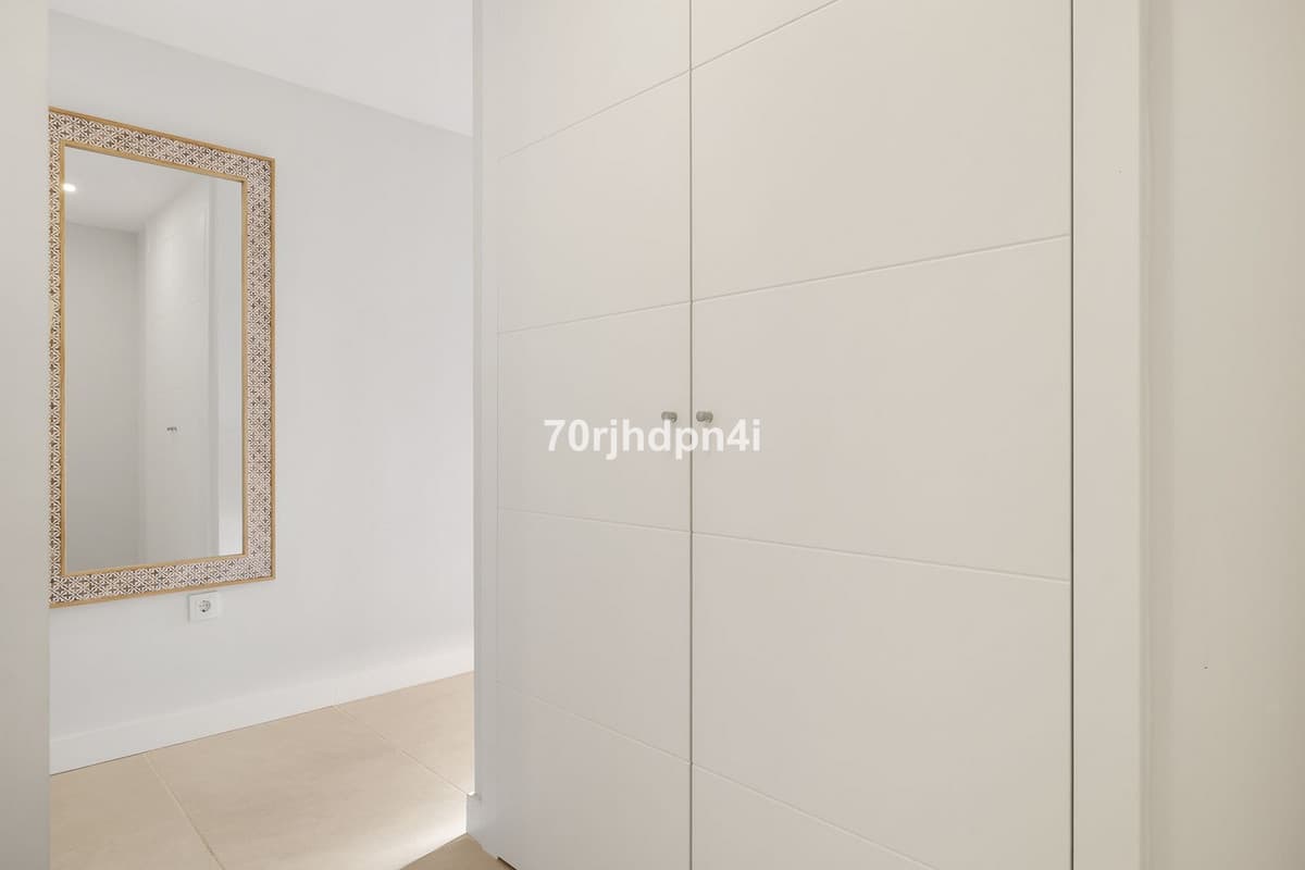 Middle Floor Apartment in Estepona — photo 1 of 10