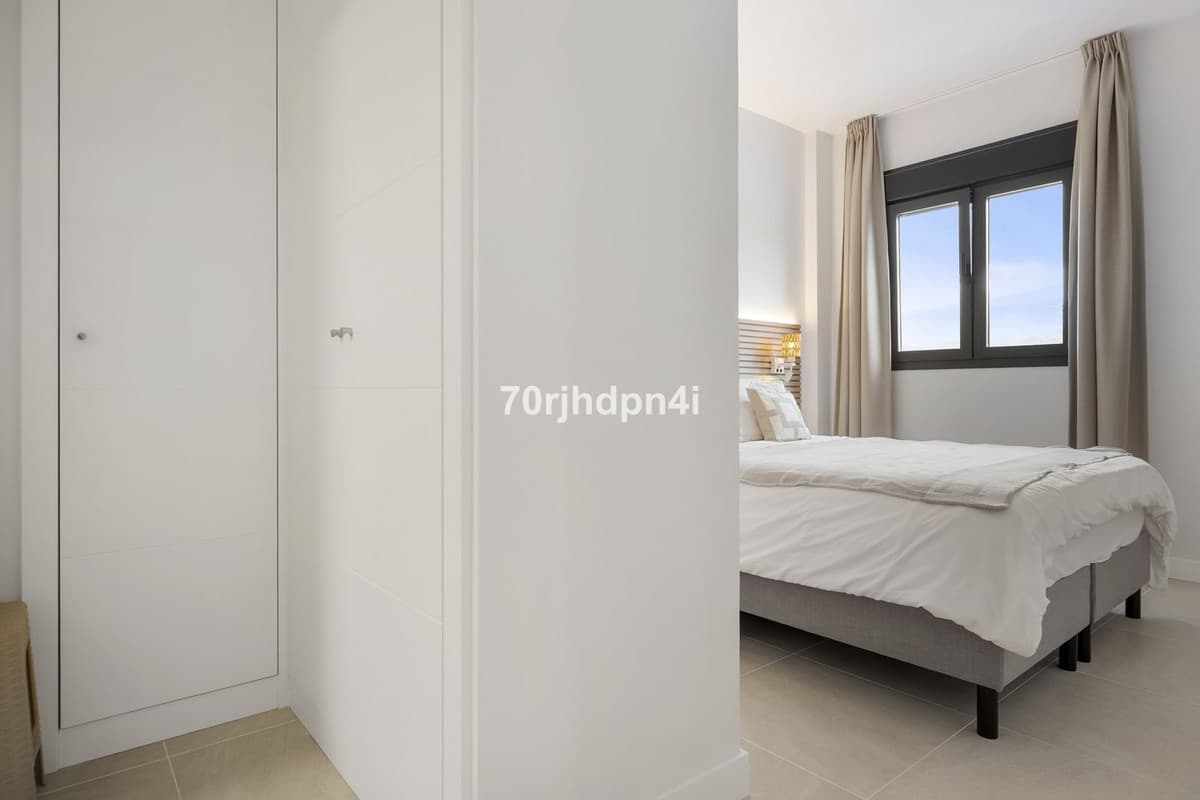 Middle Floor Apartment in Estepona — photo 2 of 10