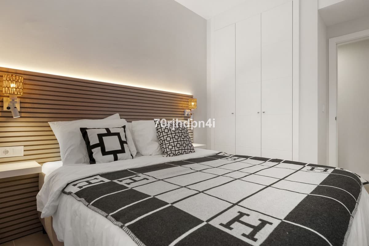 Middle Floor Apartment in Estepona — photo 3 of 10
