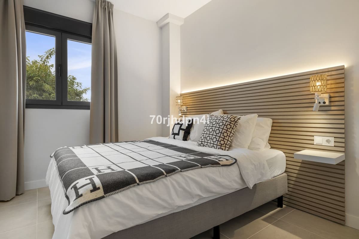 Middle Floor Apartment in Estepona — photo 4 of 10
