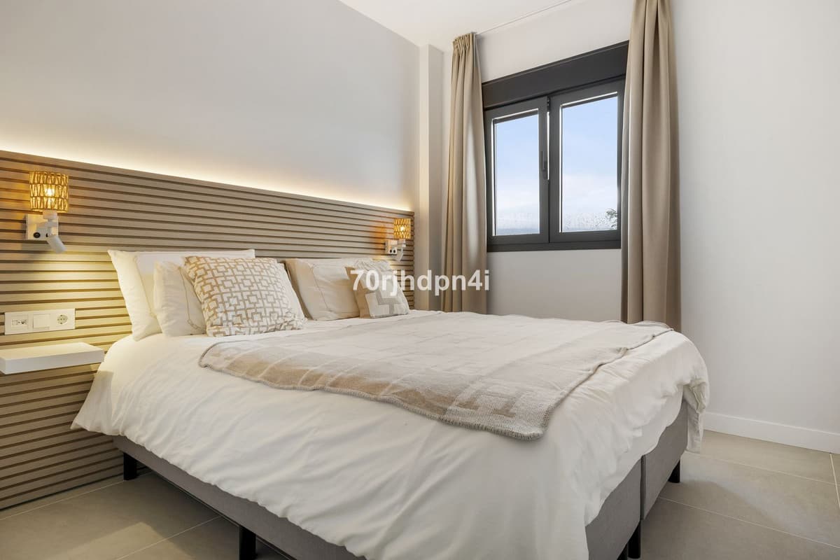 Middle Floor Apartment in Estepona — photo 10 of 10