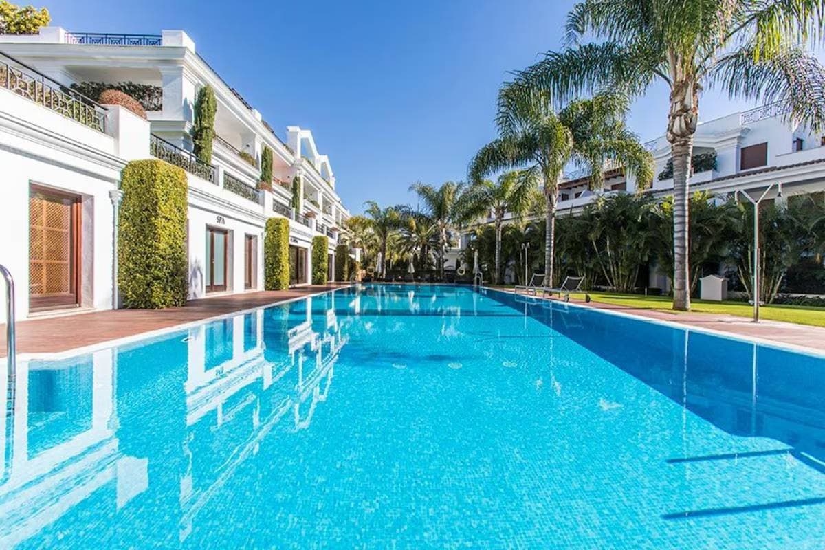 Middle Floor Apartment in Estepona — photo 5 of 10