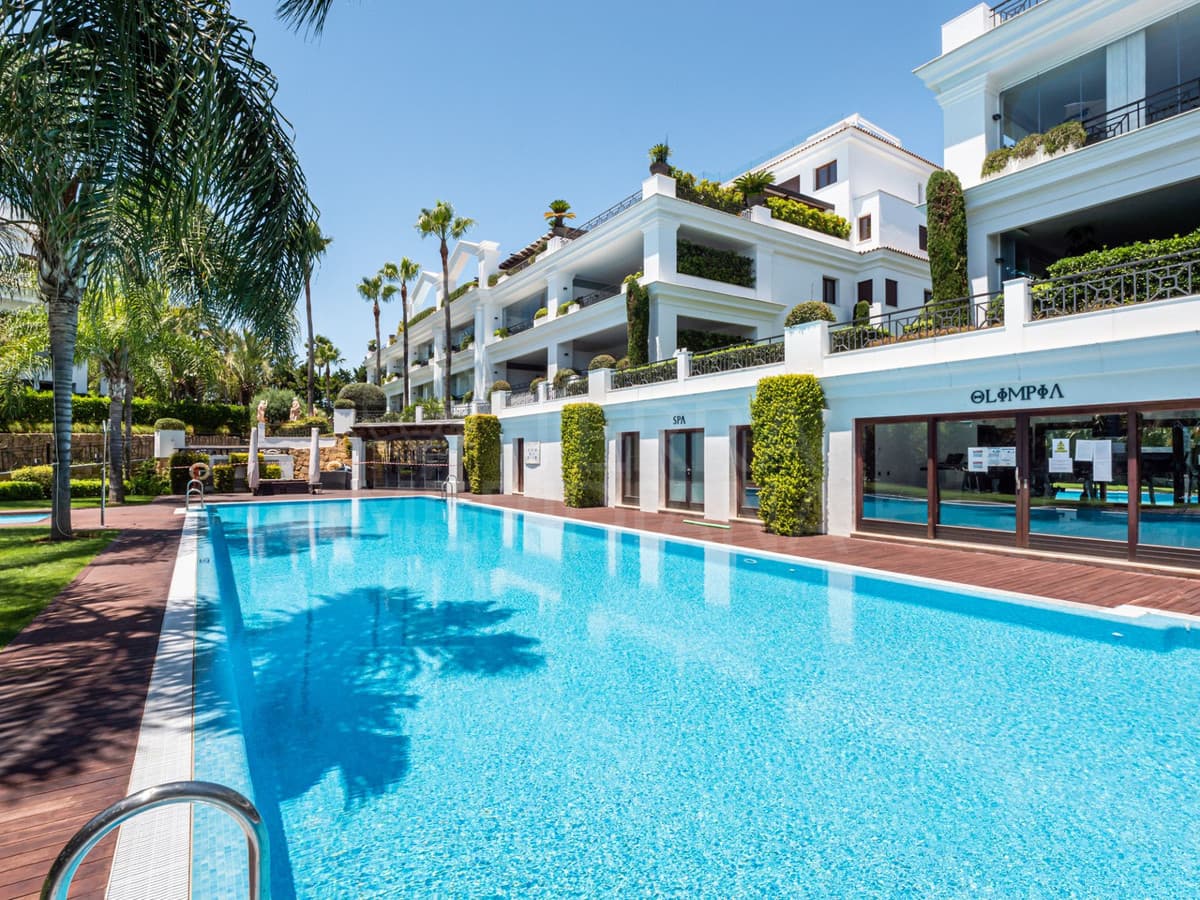 Middle Floor Apartment in Estepona — photo 7 of 10