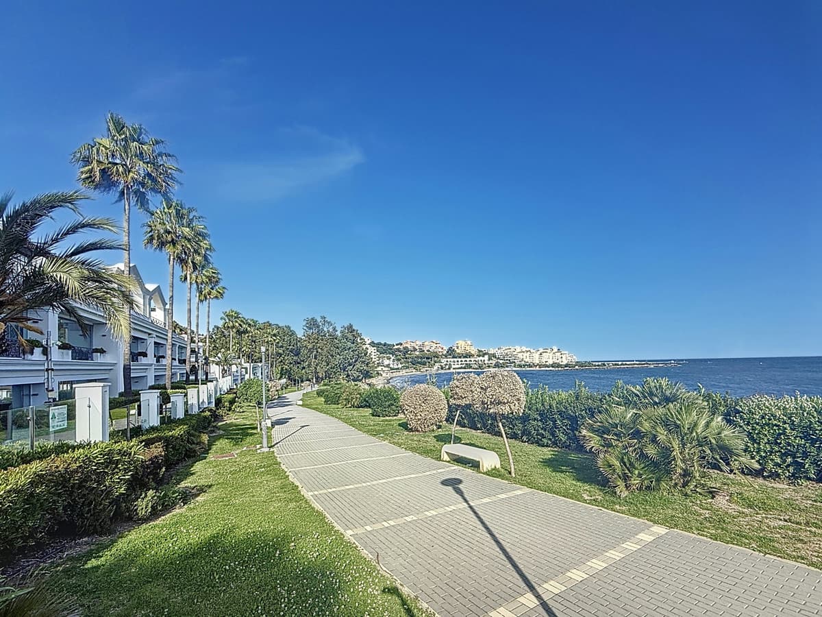 Middle Floor Apartment in Estepona — photo 8 of 10