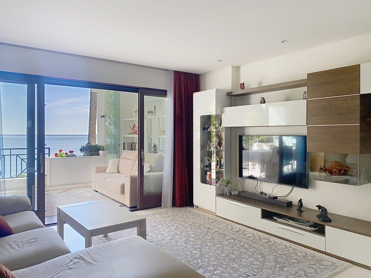 Middle Floor Apartment in Estepona — photo 9 of 10