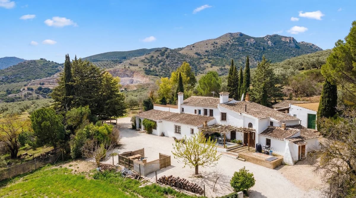 Cortijo in Villanueva del Rosario — photo 1 of 10