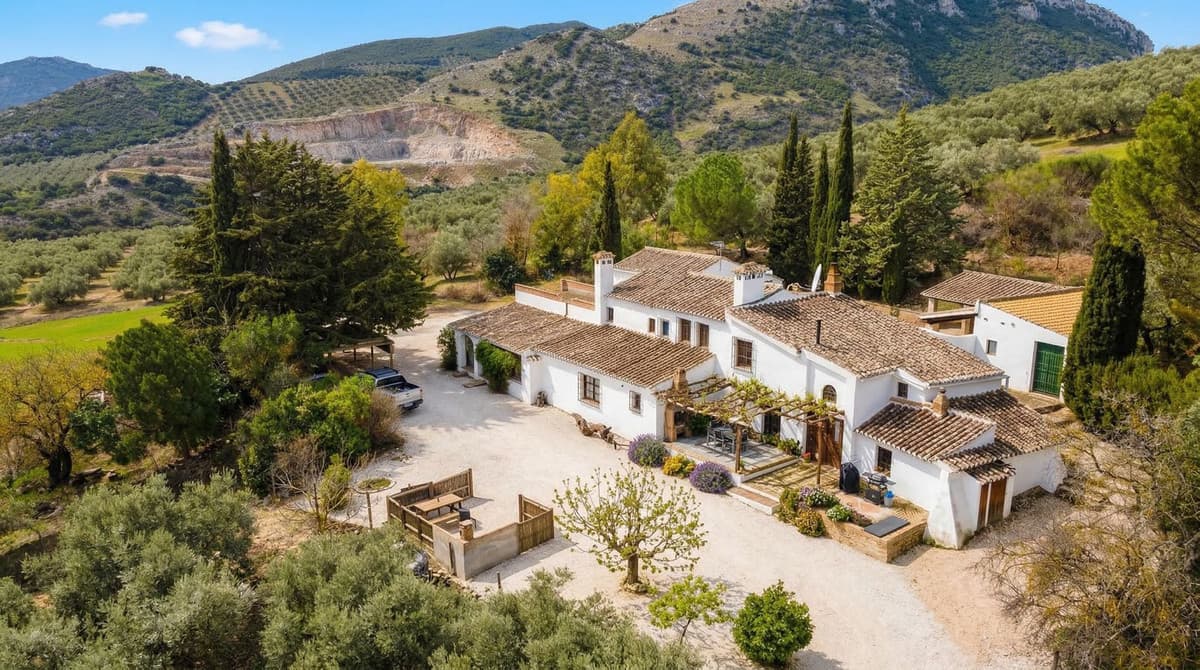 Cortijo in Villanueva del Rosario — photo 2 of 10