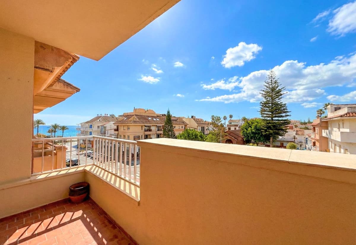 Middle Floor Apartment in San Luis de Sabinillas — photo 2 of 10