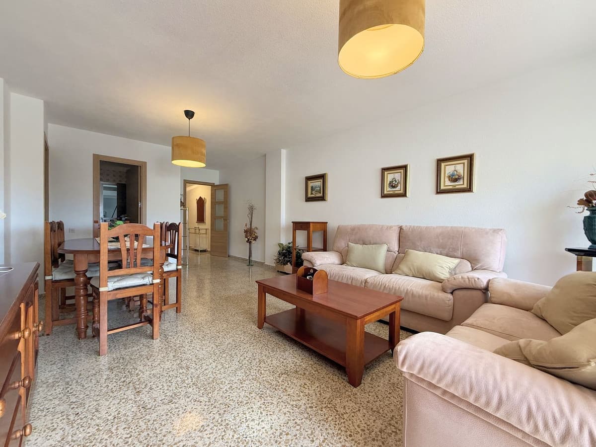 Middle Floor Apartment in San Luis de Sabinillas — photo 9 of 10