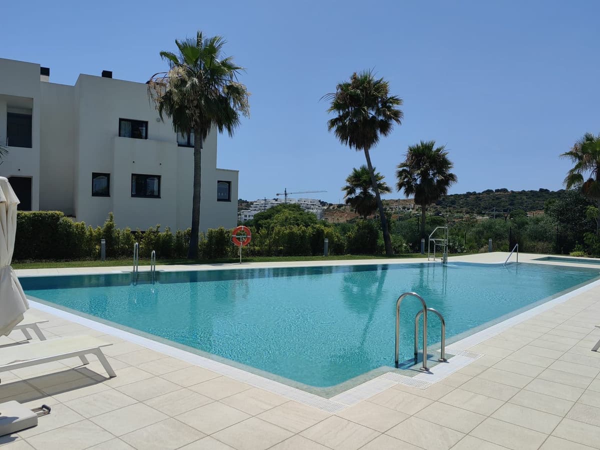 Middle Floor Apartment in Estepona — photo 2 of 10