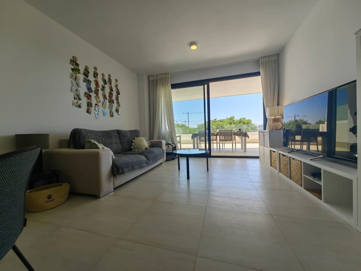 Middle Floor Apartment in Estepona — photo 3 of 10