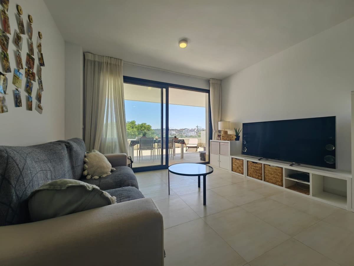 Middle Floor Apartment in Estepona — photo 4 of 10