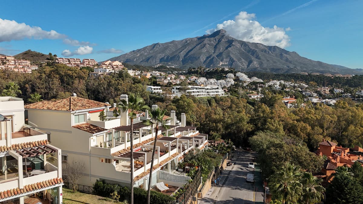 Middle Floor Apartment in Nueva Andalucía — photo 5 of 10