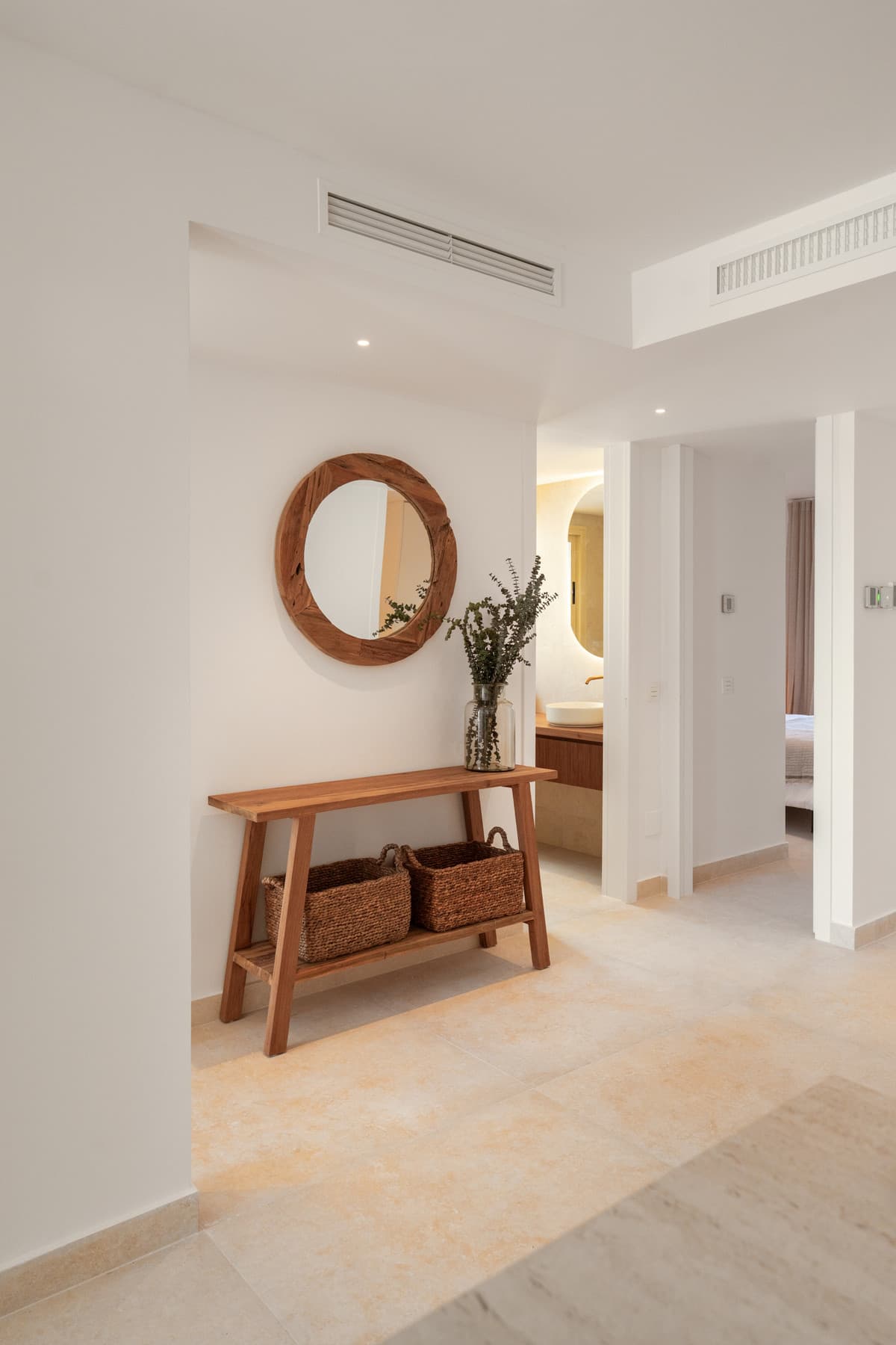 Middle Floor Apartment in Nueva Andalucía — photo 10 of 10