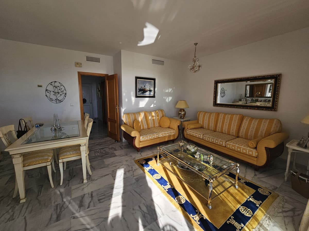 Middle Floor Apartment in Miraflores — photo 5 of 10