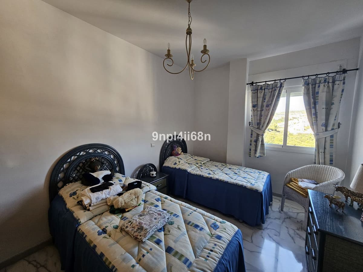 Middle Floor Apartment in Miraflores — photo 8 of 10