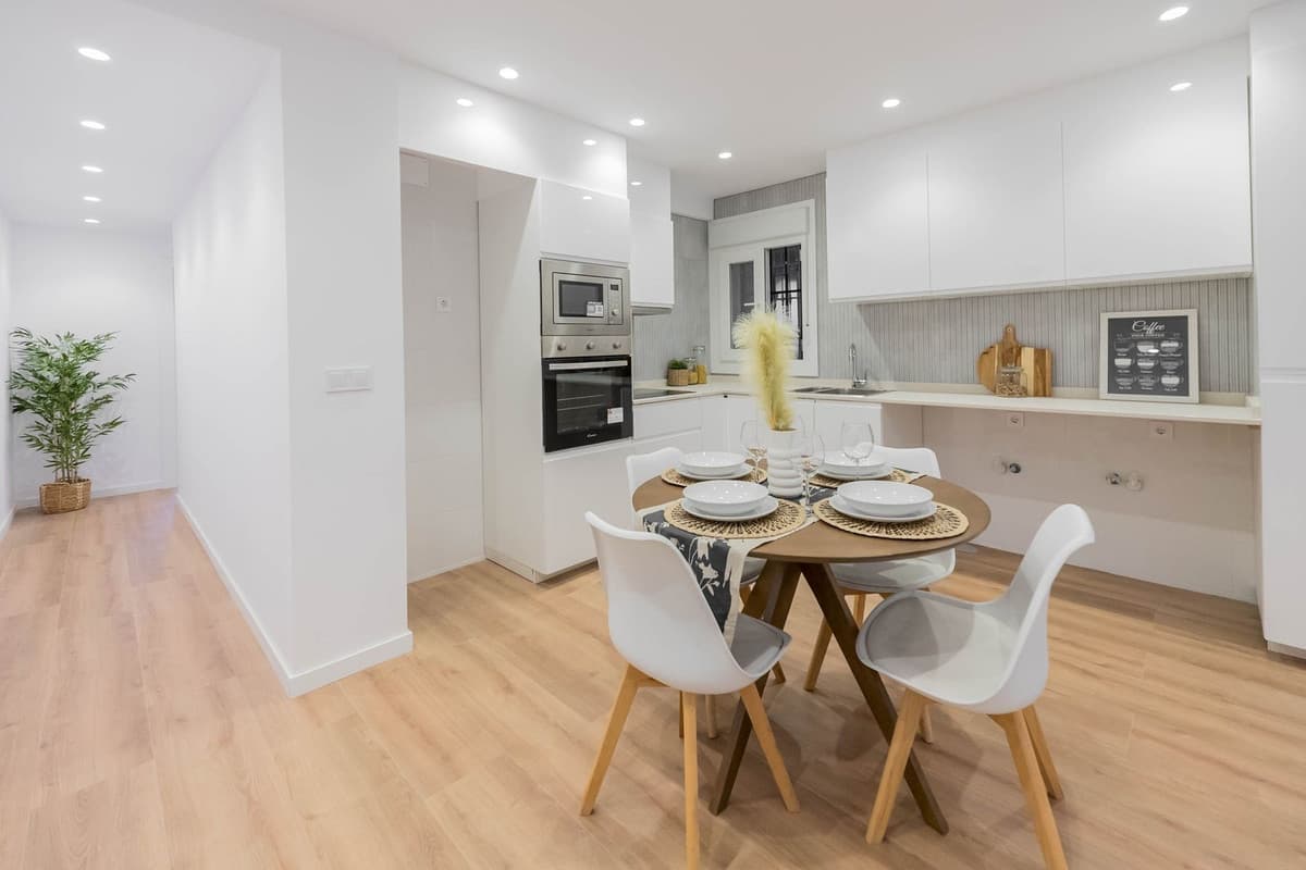 Middle Floor Apartment in Conde de Ureña — photo 1 of 10