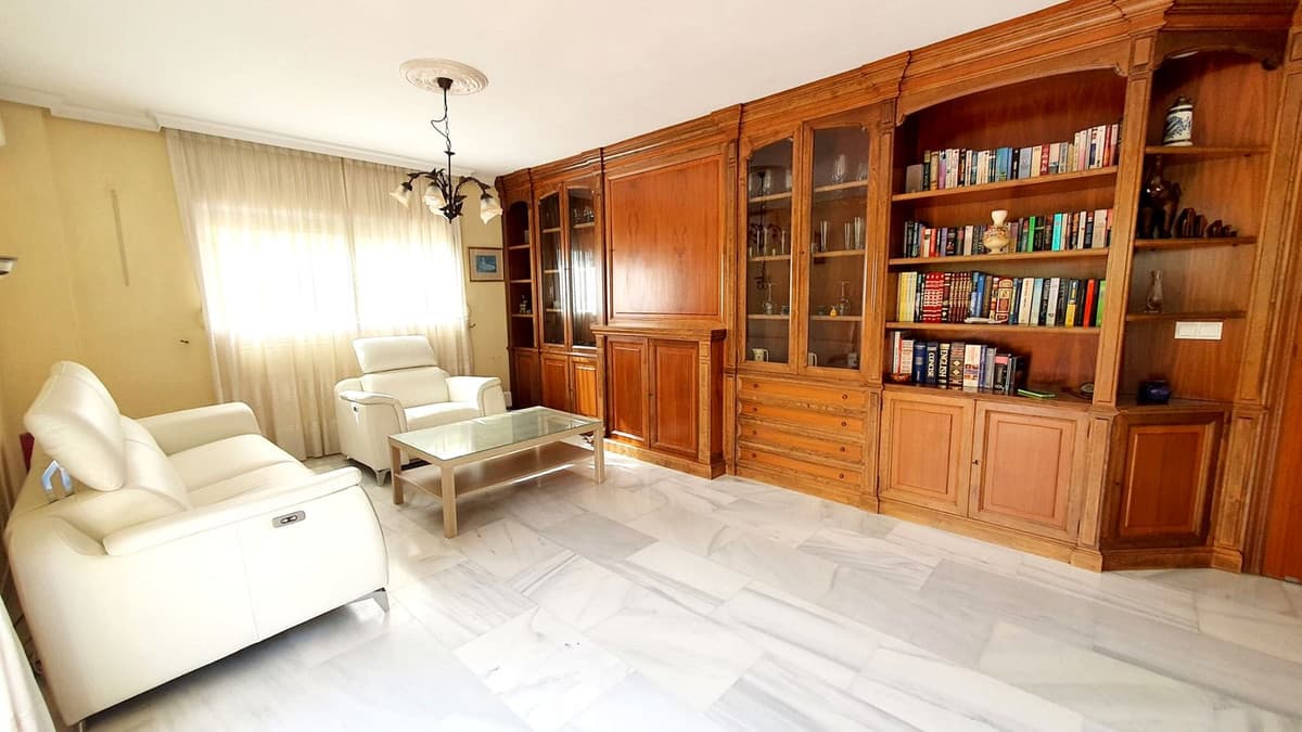 Middle Floor Apartment in Fuengirola — photo 5 of 10