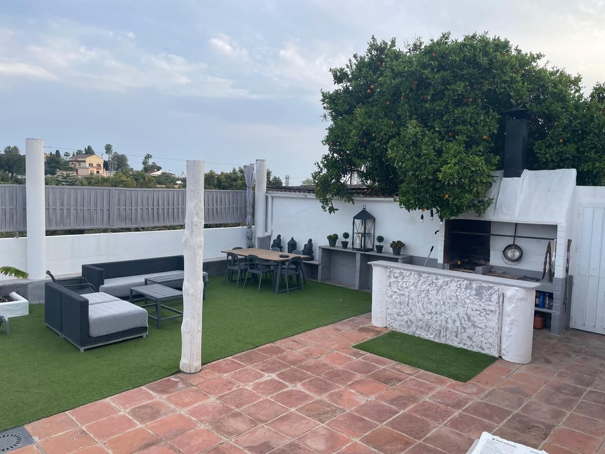 Detached Villa in San Pedro de Alcántara — photo 1 of 10