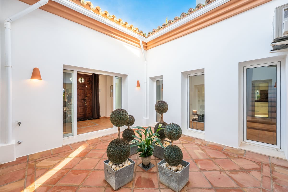 Detached Villa in Sotogrande — photo 9 of 10