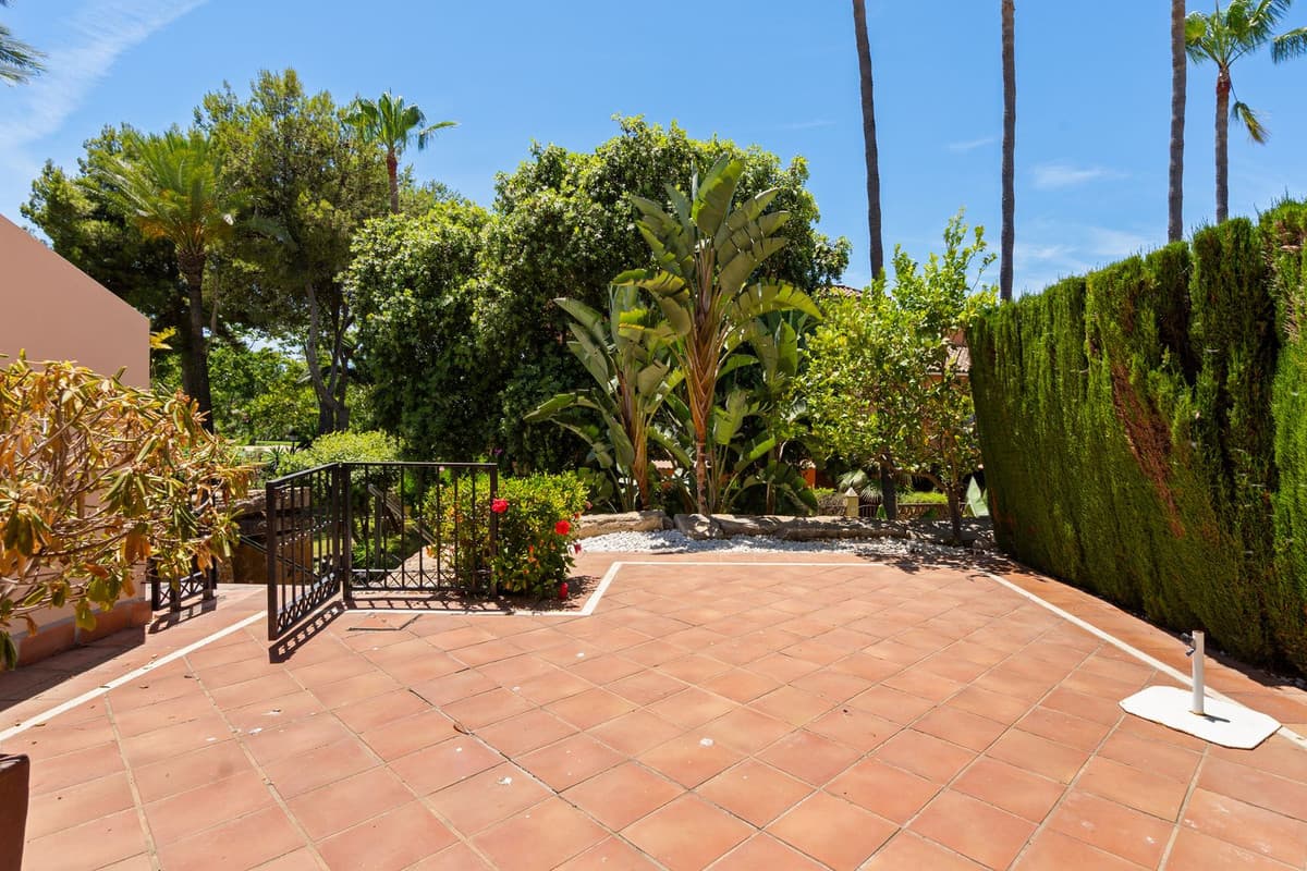 Townhouse in Guadalmina Baja — photo 3 of 10