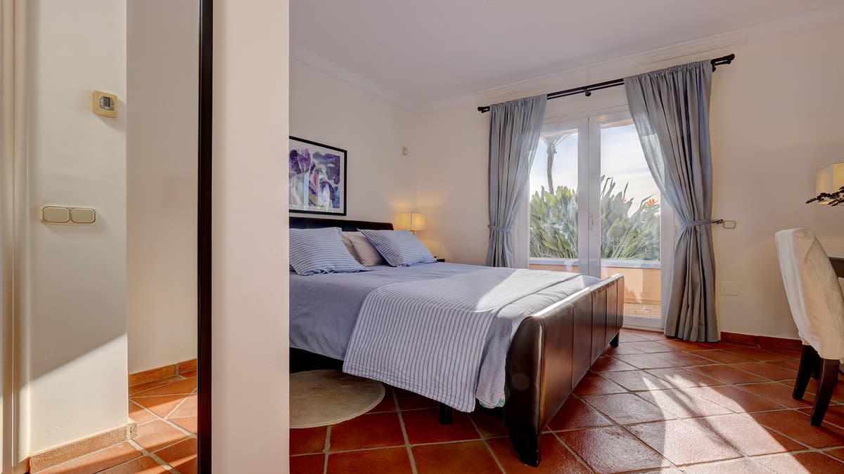Ground Floor Apartment in Casares — photo 6 of 10