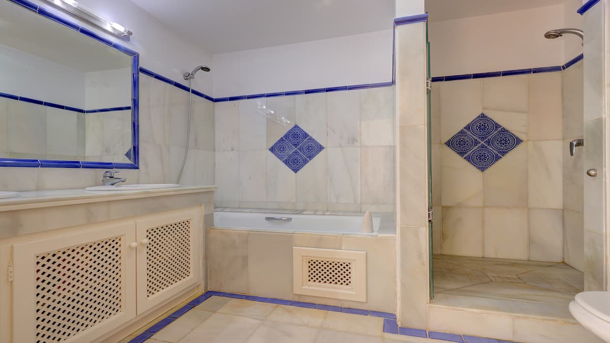 Ground Floor Apartment in Casares — photo 9 of 10