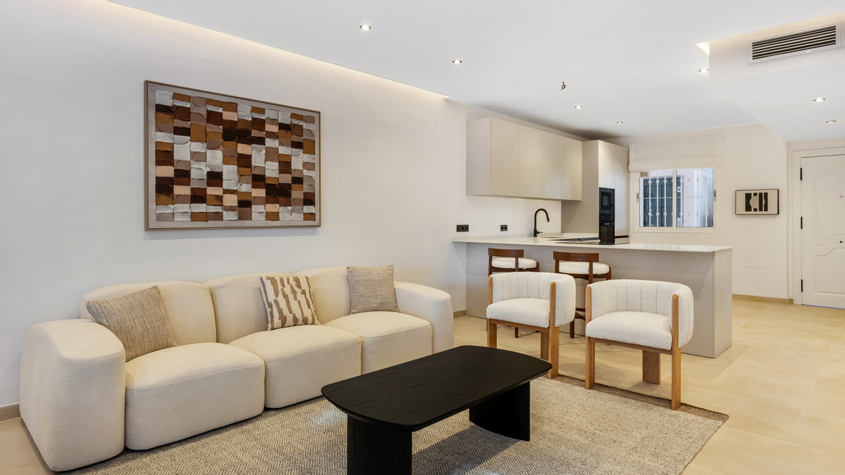 Middle Floor Apartment in Nueva Andalucía — photo 1 of 10