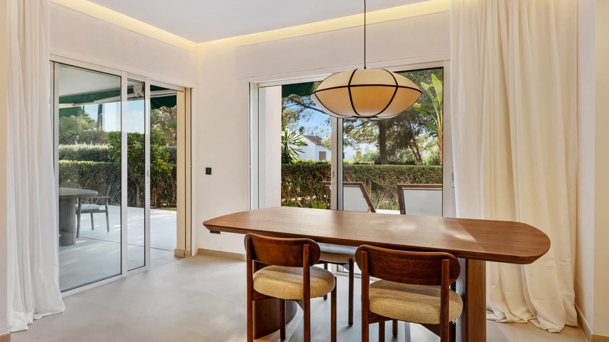 Middle Floor Apartment in Nueva Andalucía — photo 7 of 10