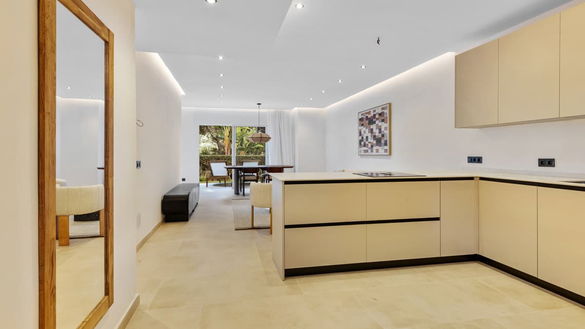 Middle Floor Apartment in Nueva Andalucía — photo 9 of 10