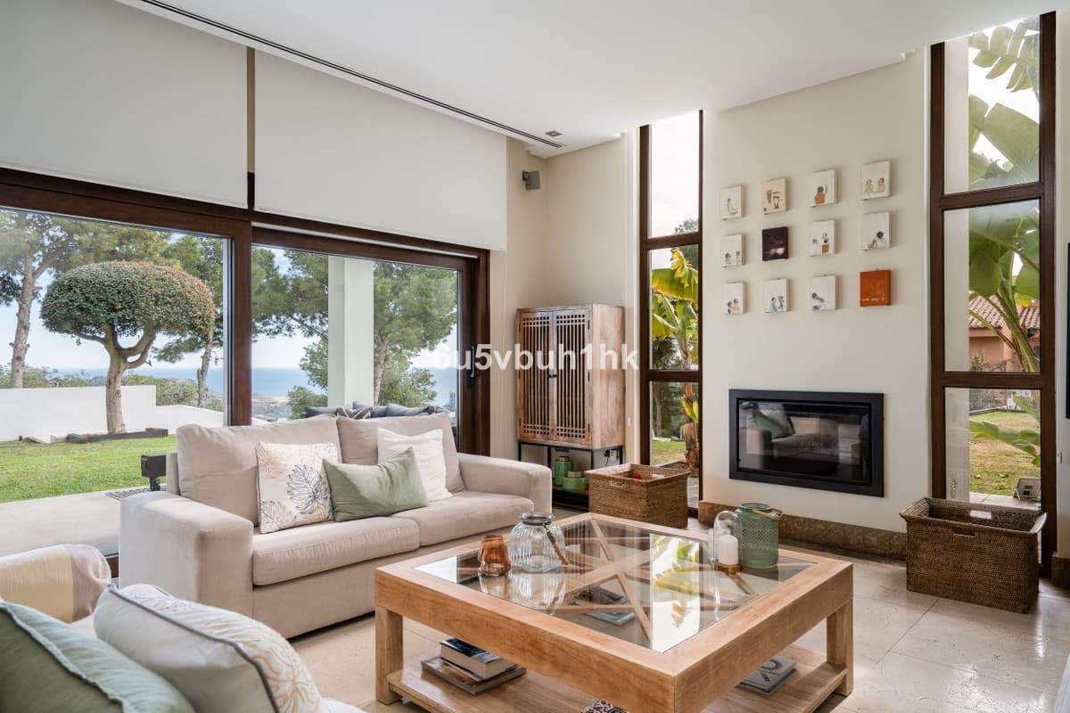 Detached Villa in Málaga — photo 1 of 10