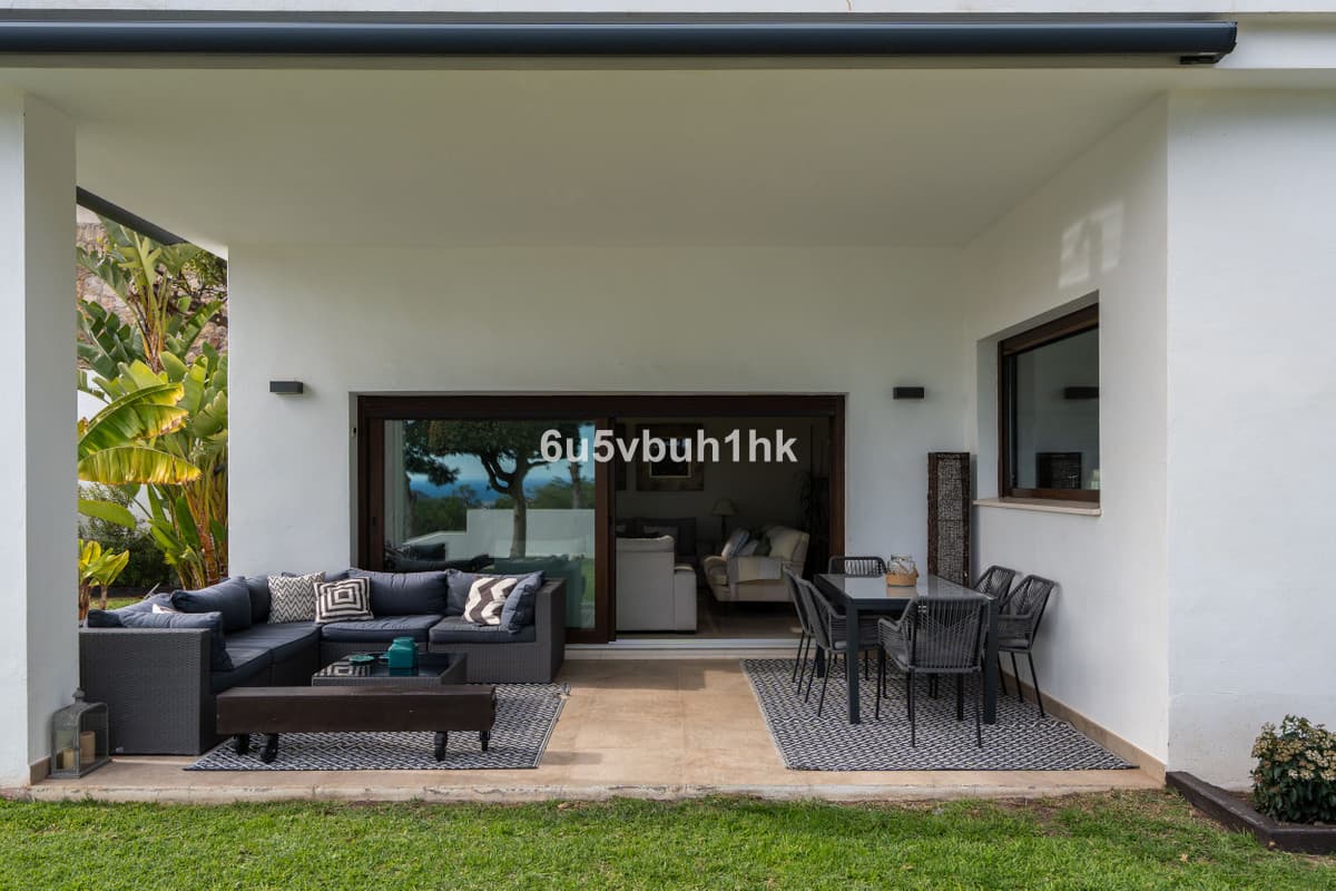 Detached Villa in Málaga — photo 3 of 10